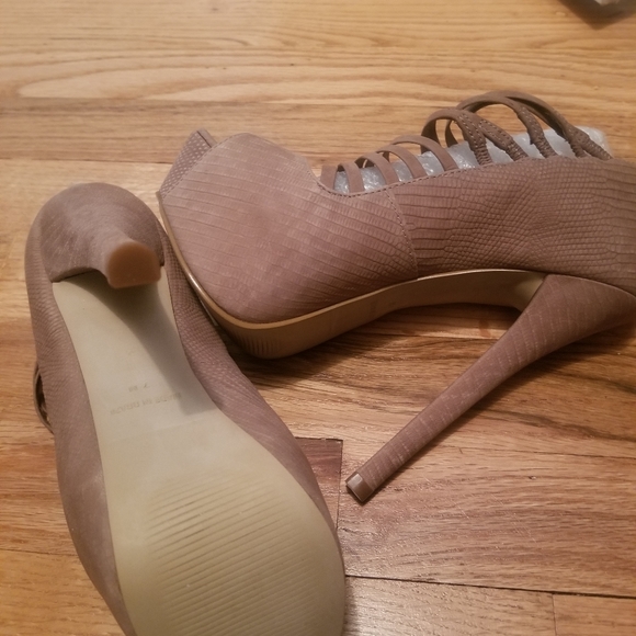 Steve Madden open toe pumps. - Picture 4 of 4